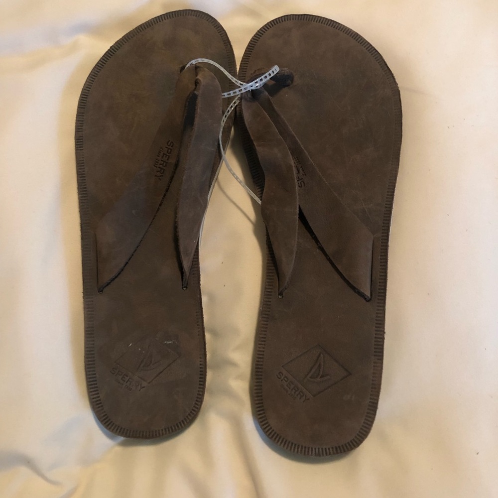 Sperry flip flops